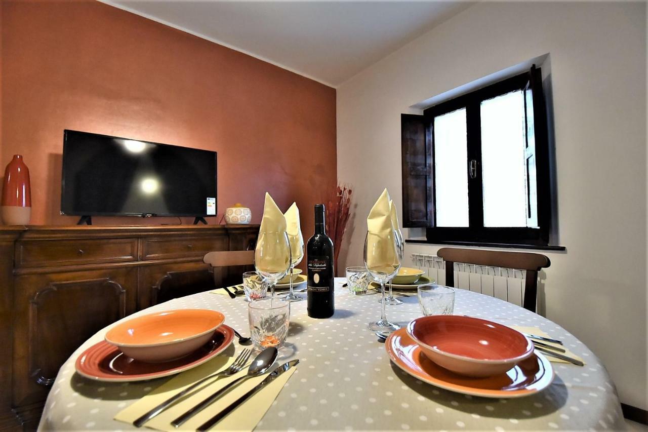 Casa Vacanze "Il Vicolo" Apartamento Amandola Exterior foto